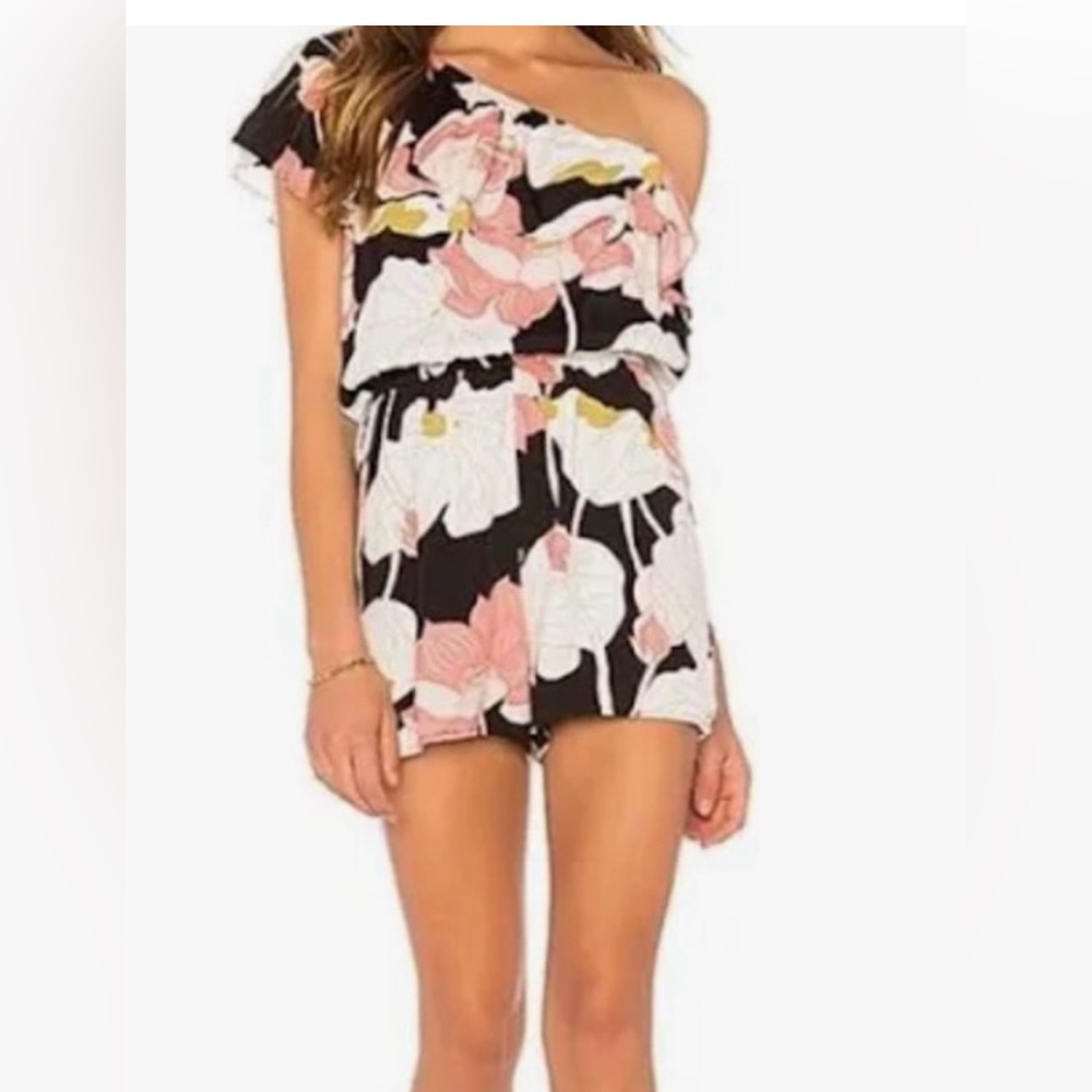 NWOT Cupcakes and cashmere one shoulder floral romper- size small